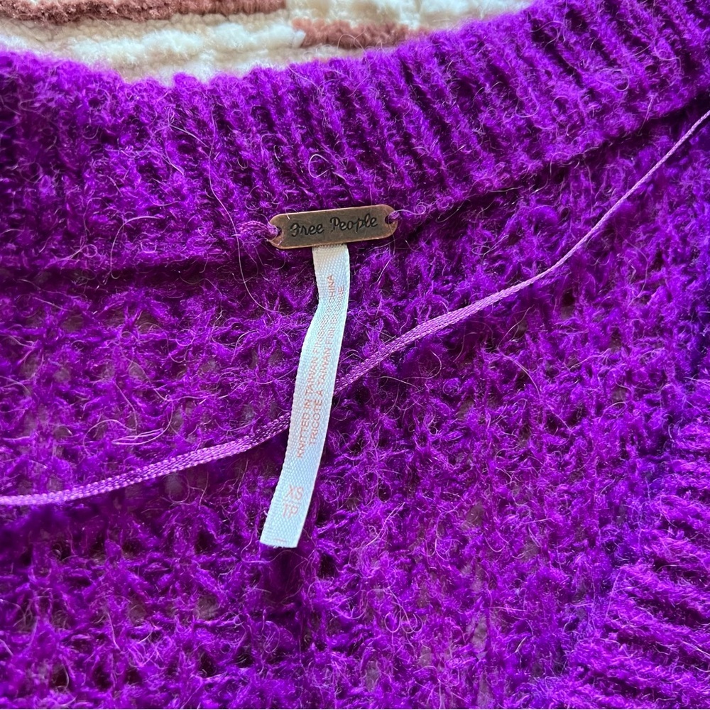 Free People Oversize Slouchy Neon Purple Deep V Neck Knit Pullover Sweater - Picture 3 of 3
